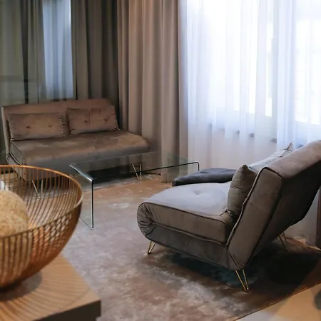 Manderlux - Center *